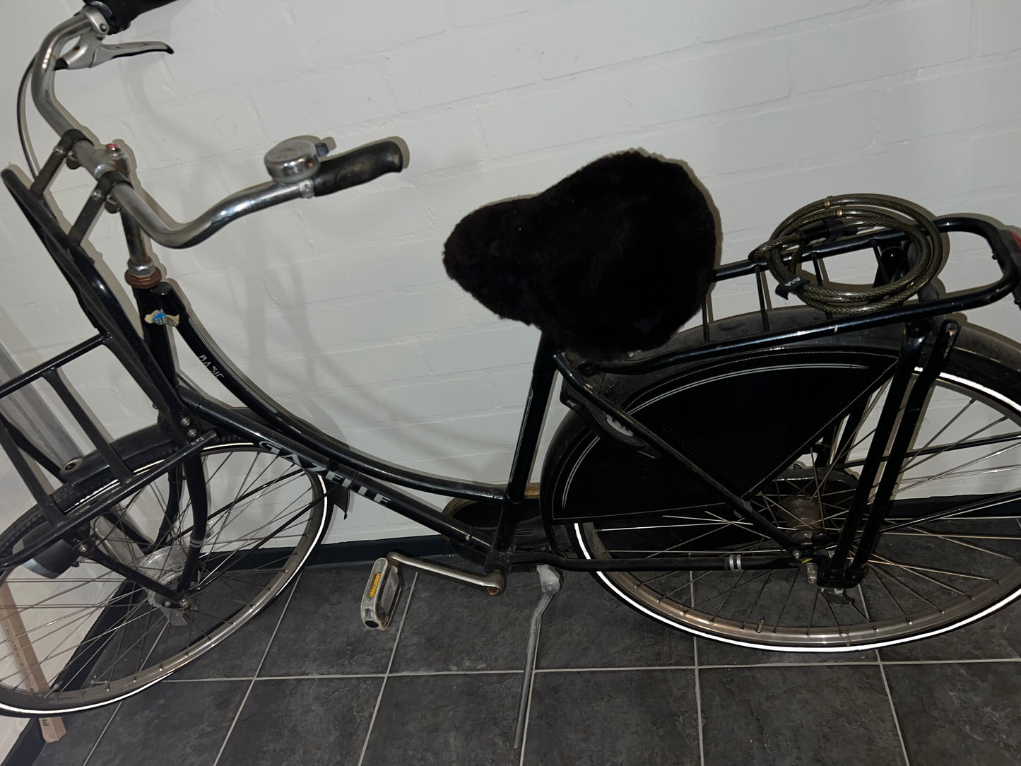 Bicycle saddle covers made of sheepskin