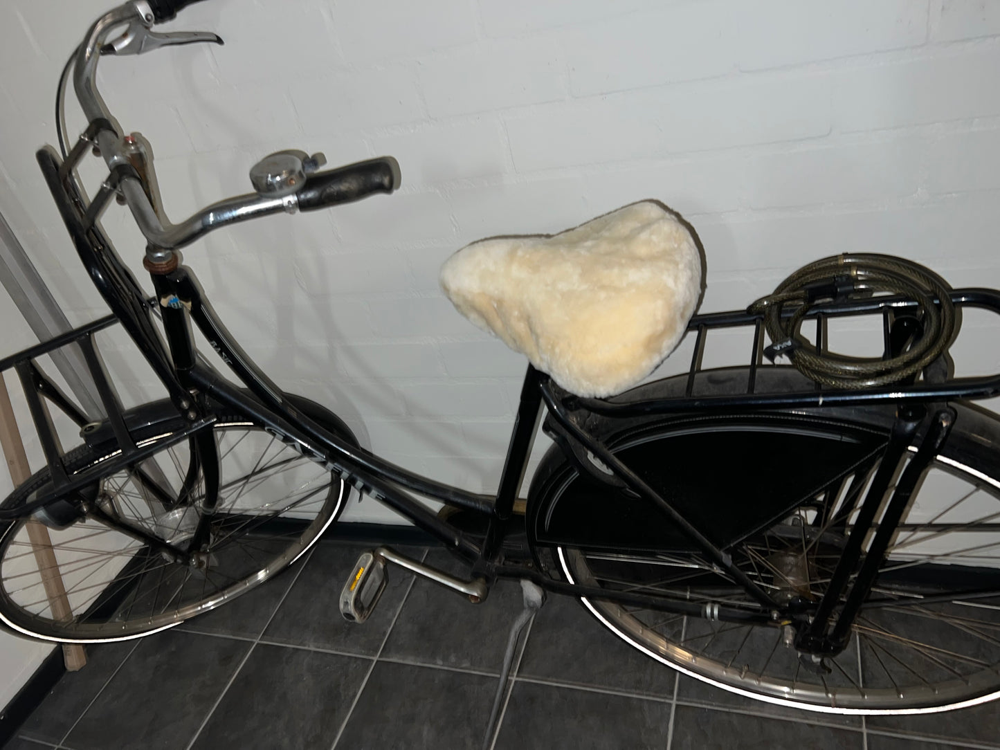 Bicycle saddle covers made of sheepskin