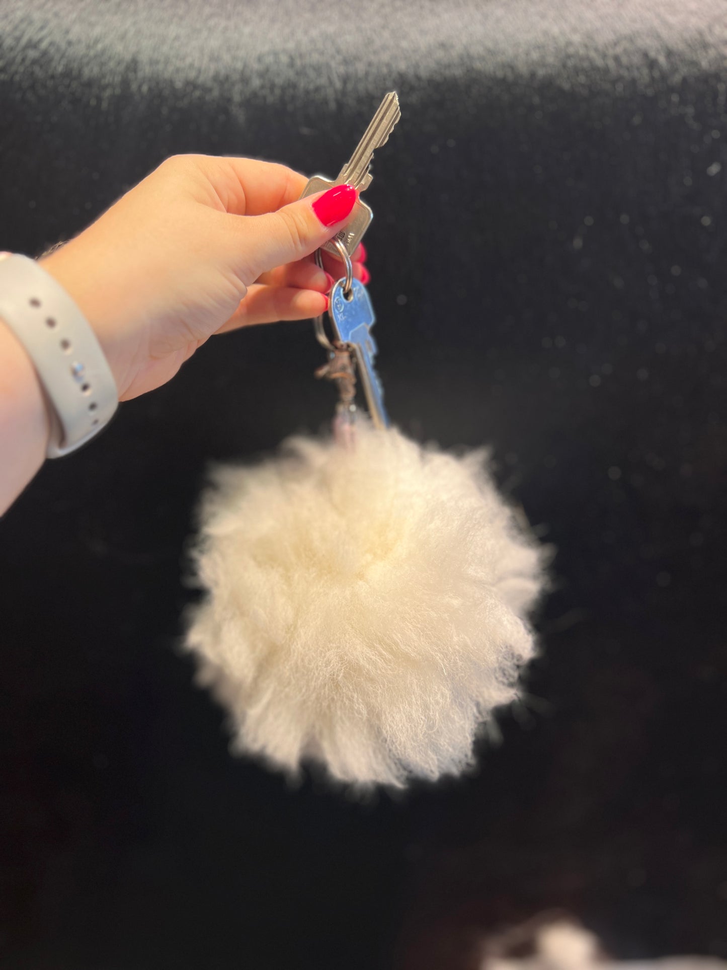 Schapenvacht pom pom sleutelhanger