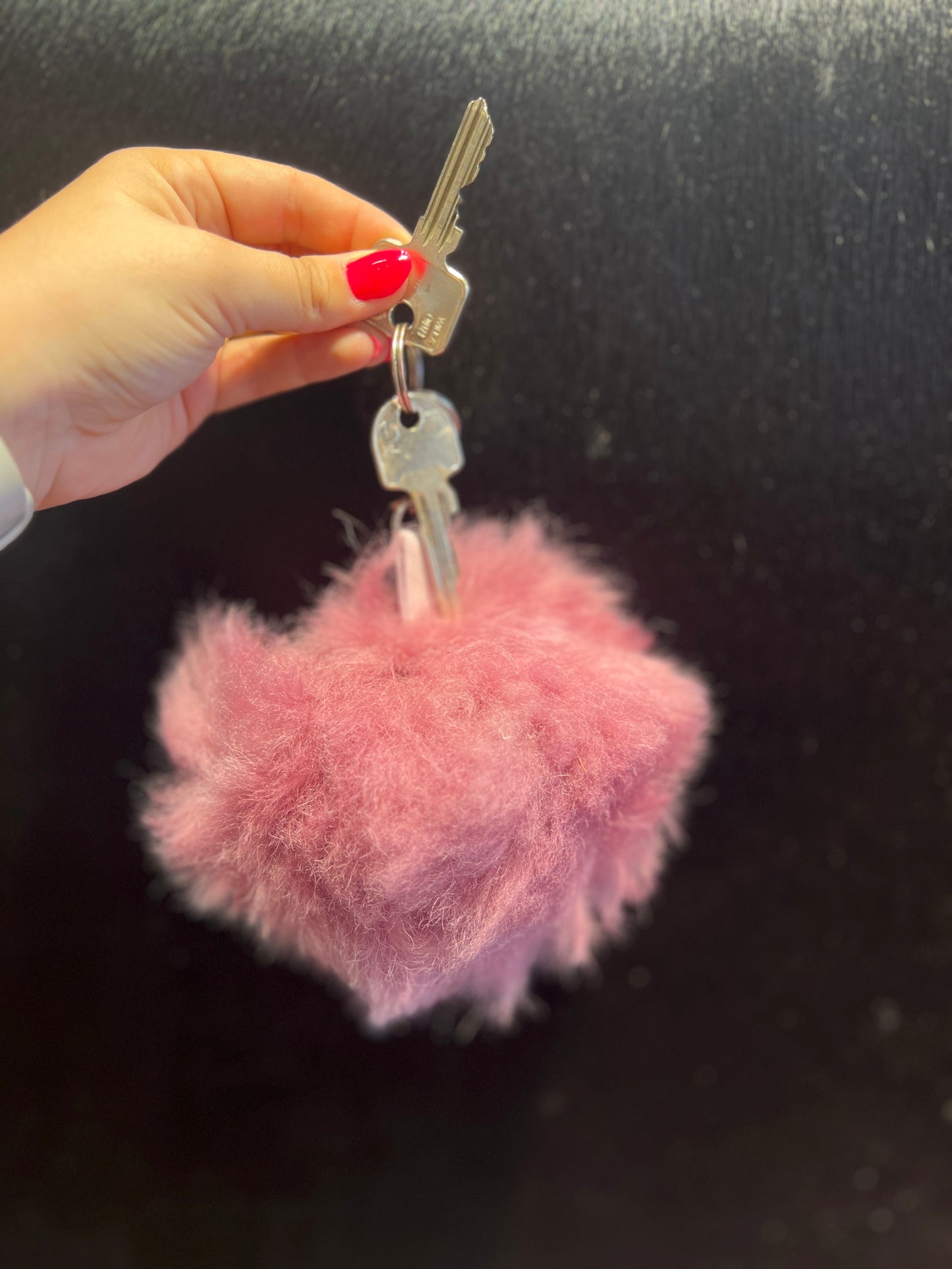 Schapenvacht pom pom sleutelhanger